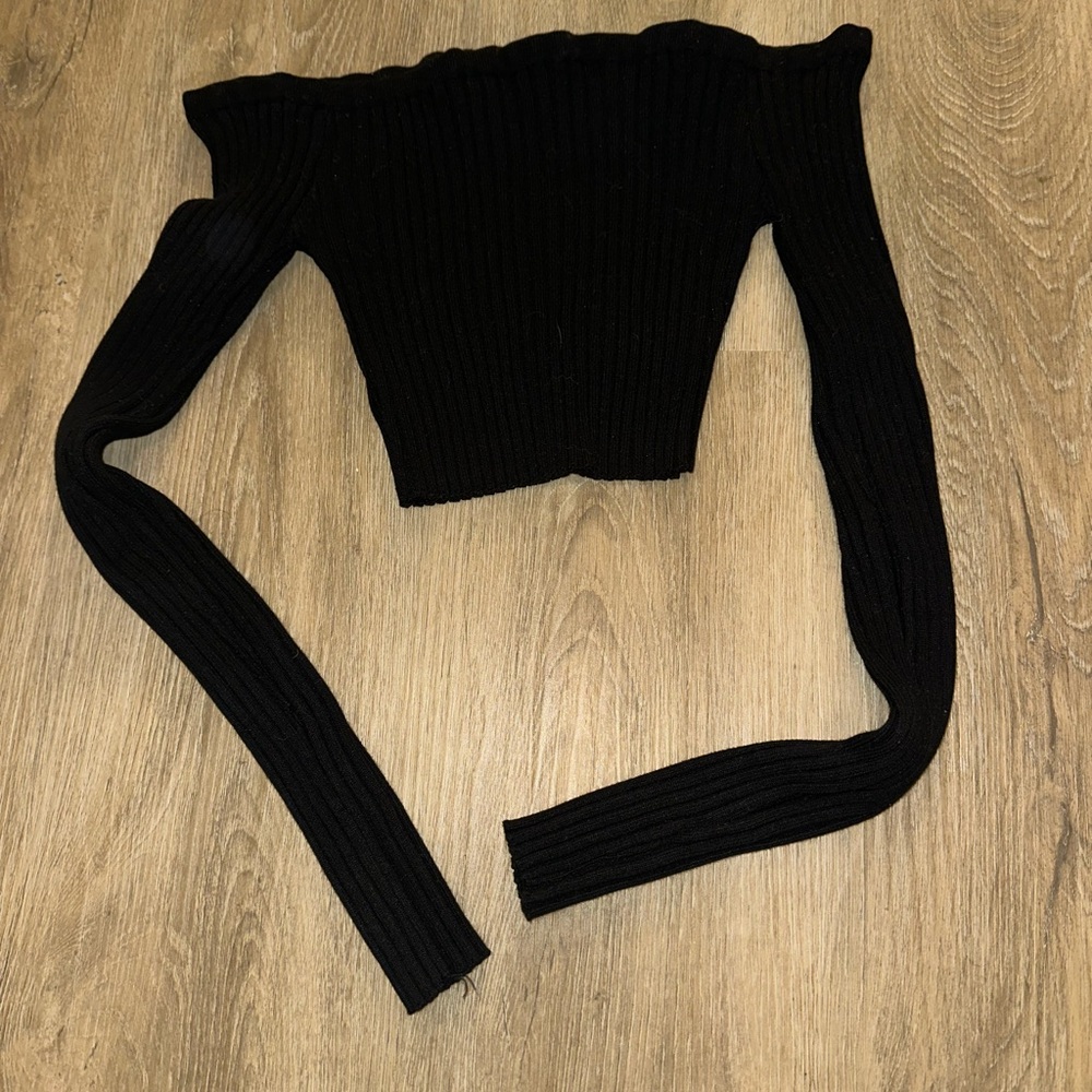 OOTDFash Black Ribbed Off-Shoulder Crop Top